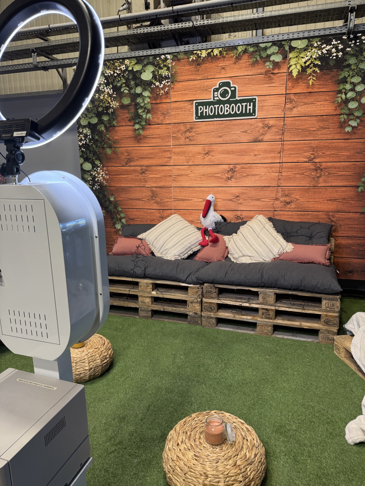 Borne blanche au Parc Expo de Colmar pour le salon des producteurs Carrefour